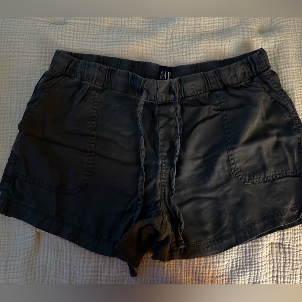 Gap knit shorts